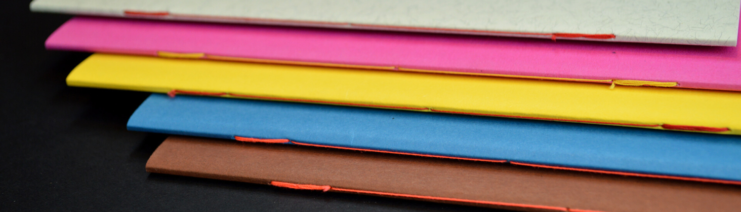 Nagl Papierverarbeitung: Hefte, in 5 Farben, mit Fadenrückstichbindung